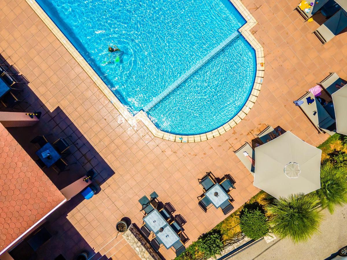 Theos Holidays Apartments Като-Дарацо Екстер'єр фото